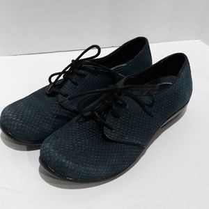 Dansko Navy blue lace up dress shoes
